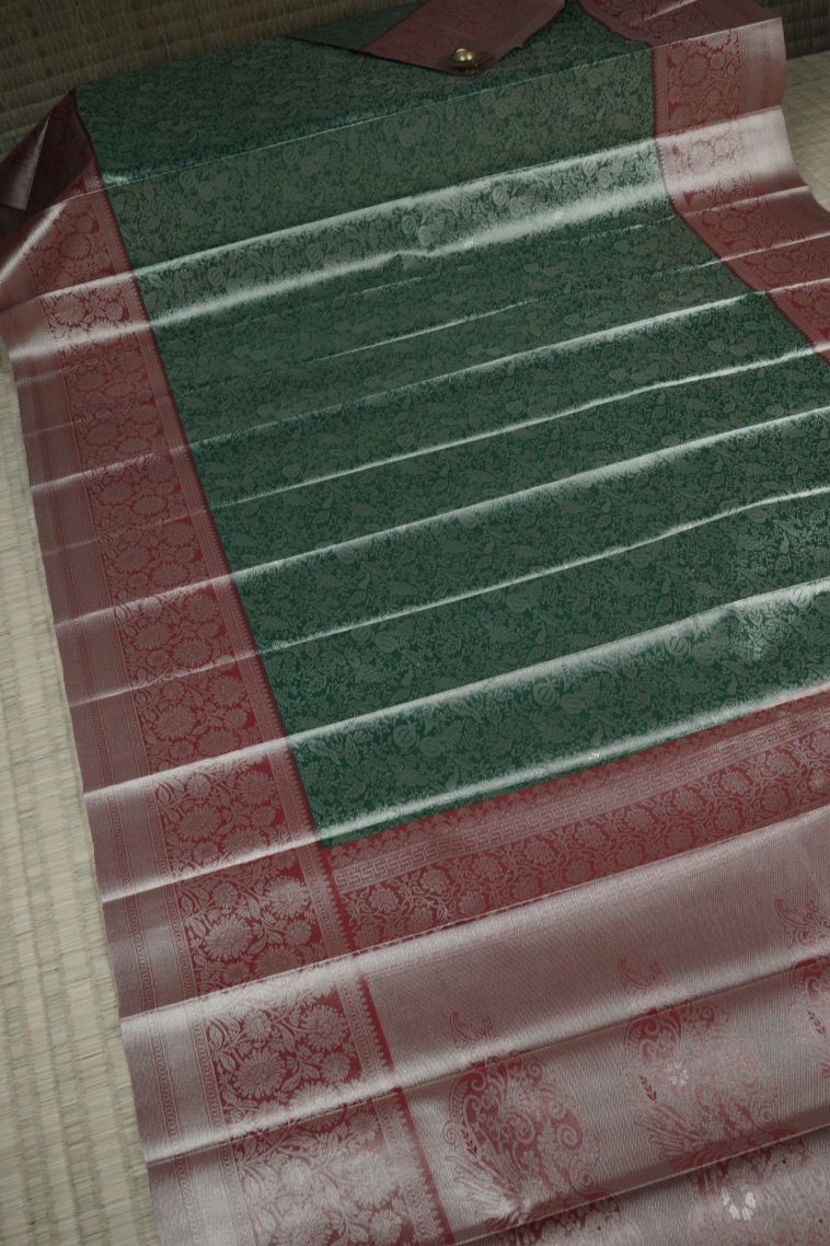 Green Visiri Madippu Silk Sarees with Gold Zari Floral Patterns view 2