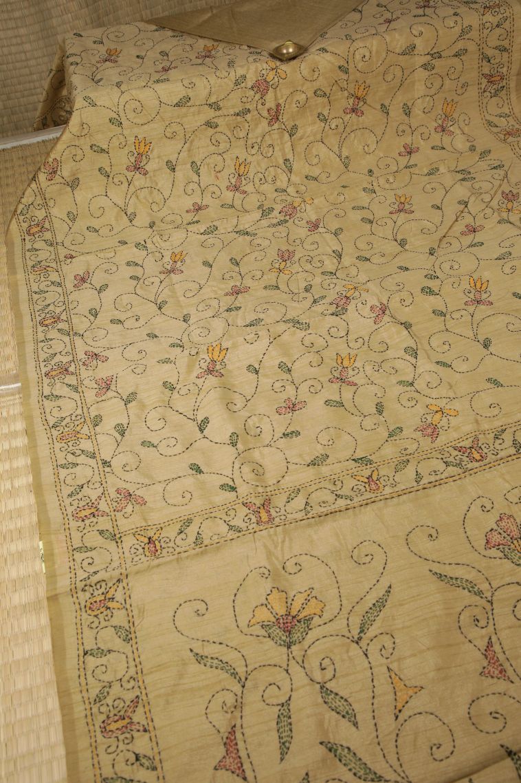 Cream White Tussar Silk Saree with Without Zari Zari Floral Patterns view 2