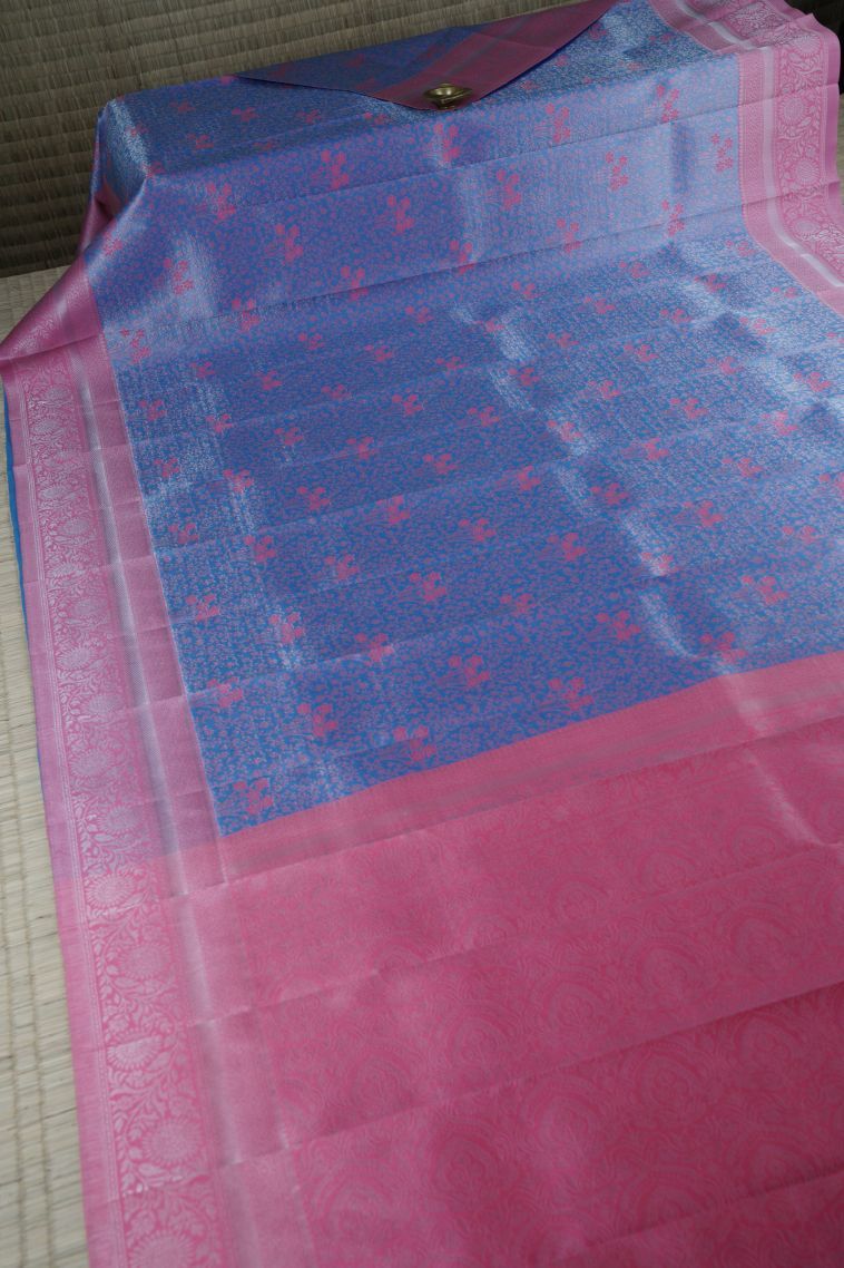 Lavender Purple Visiri Madippu Silk Sarees with Silver Zari Buttis (small Dots Or Motifs) view 2