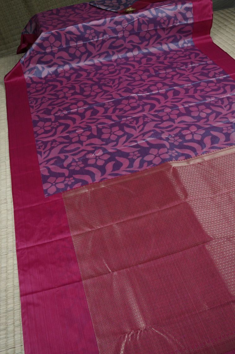 Crepe Pink Soft Silk Sarees with Without Zari Zari Geometric Shapes view 2
