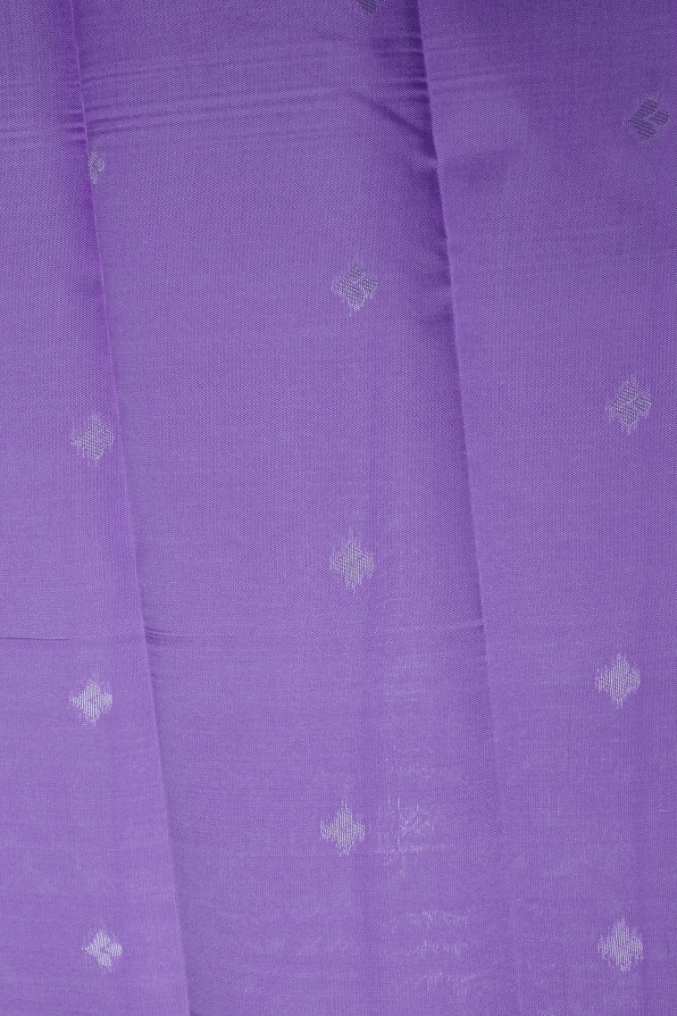 Pistachio Green Visiri Madippu Silk Sarees with Silver Zari Floral Patterns view 3