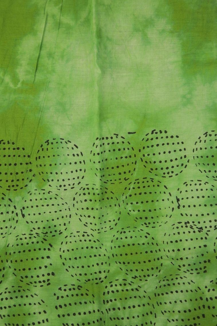 Lime Green Cotton Sarees with Without Zari Zari Floral Patterns view 3