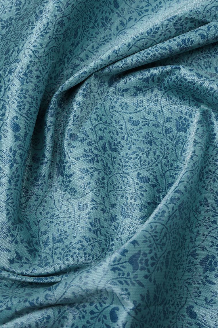 Arctic Blue Visiri Madippu Silk Sarees with Silver Zari Floral Patterns view 4