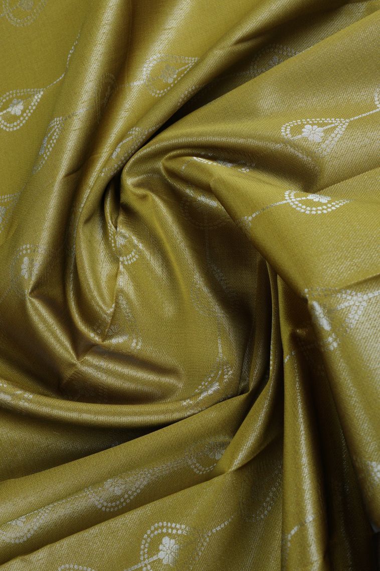 Olive Green Visiri Madippu Silk Sarees with Silver Zari Floral Patterns view 4