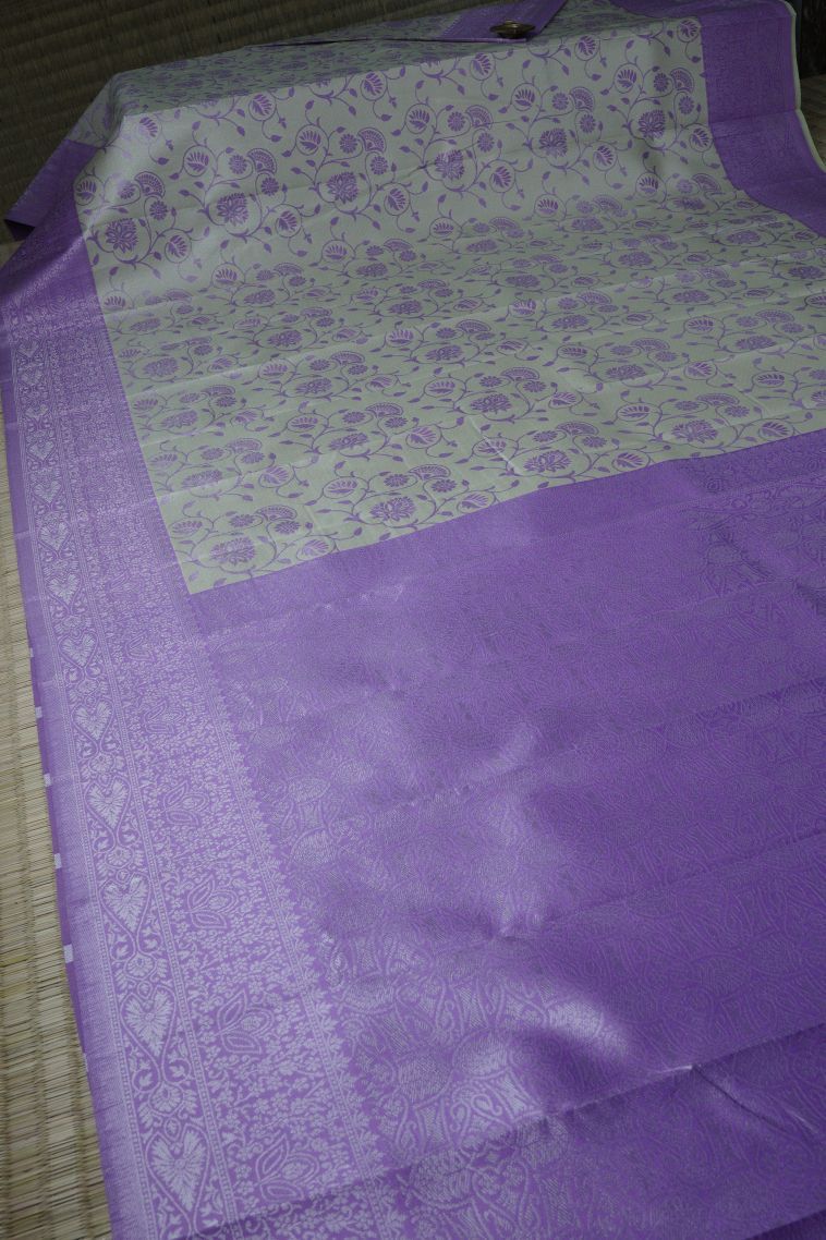 Smoke White Visiri Madippu Silk Sarees with Silver Zari Floral Patterns view 2