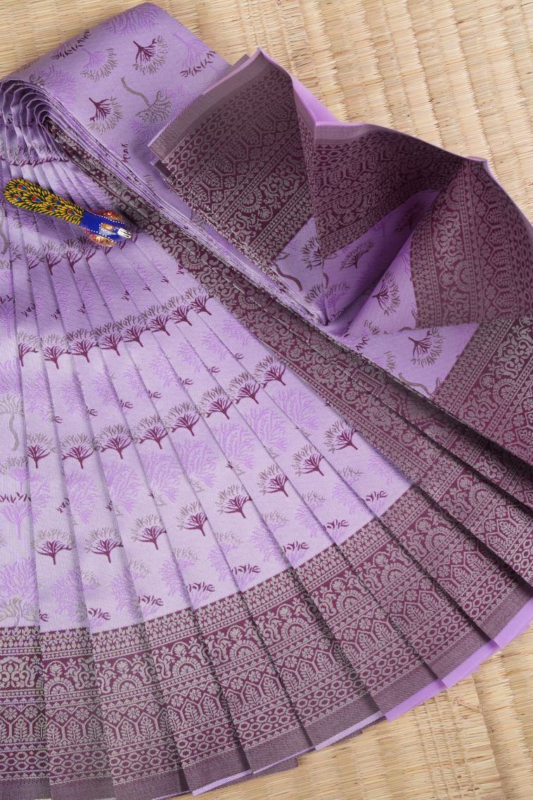 Lavender Purple Visiri Madippu Silk Sarees with Silver Zari Floral Patterns view 1