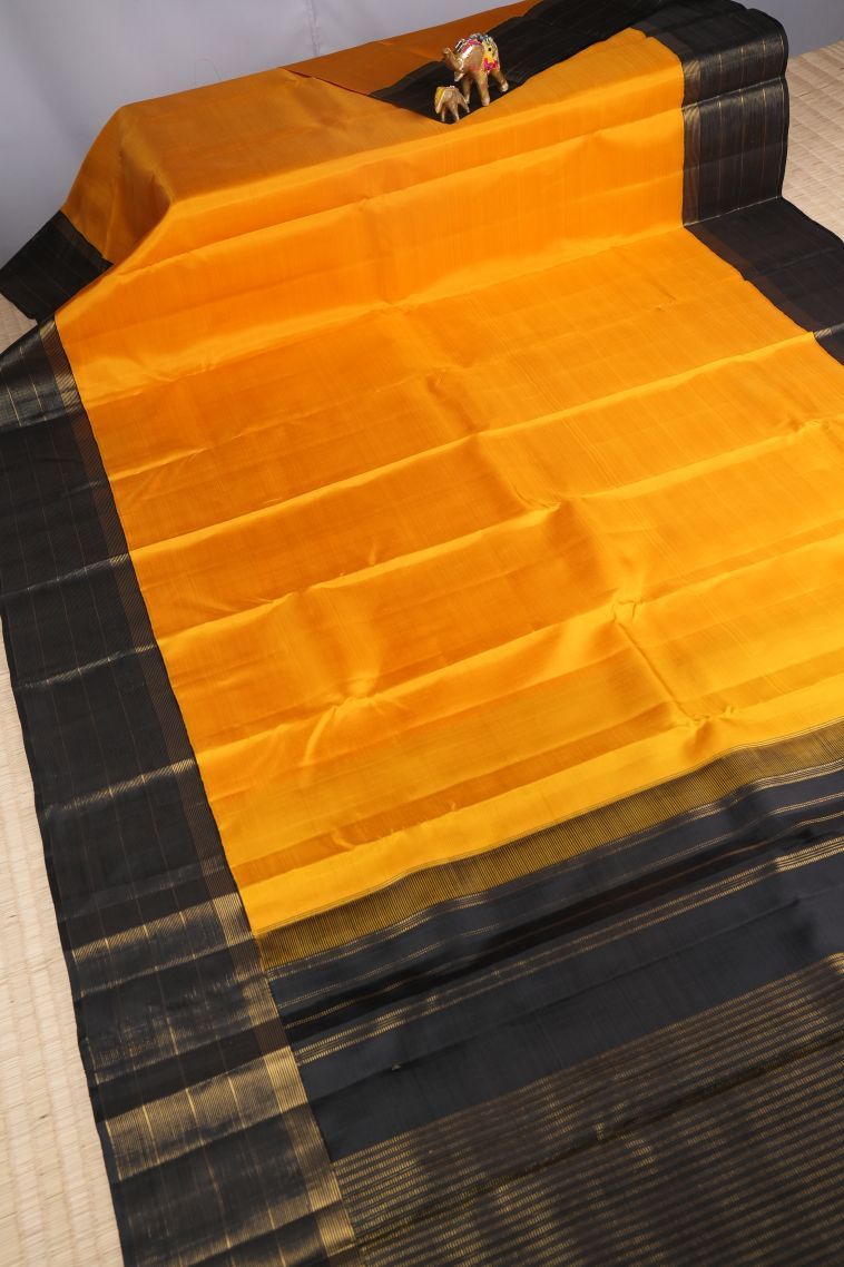 Gold Kanchipuram Silk Sarees with Without Zari Zari Plain view 2