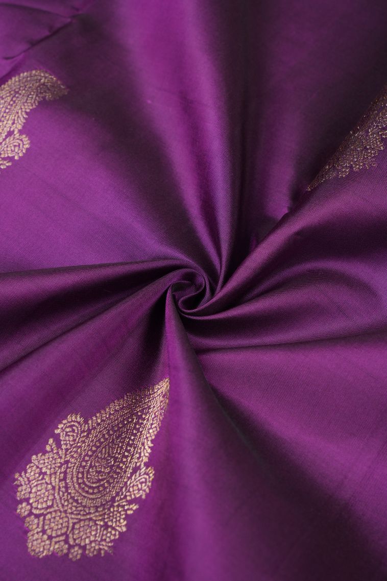 Magenta Purple Kanchipuram Silk Sarees with Gold Zari Buttis (small Dots Or Motifs) view 4