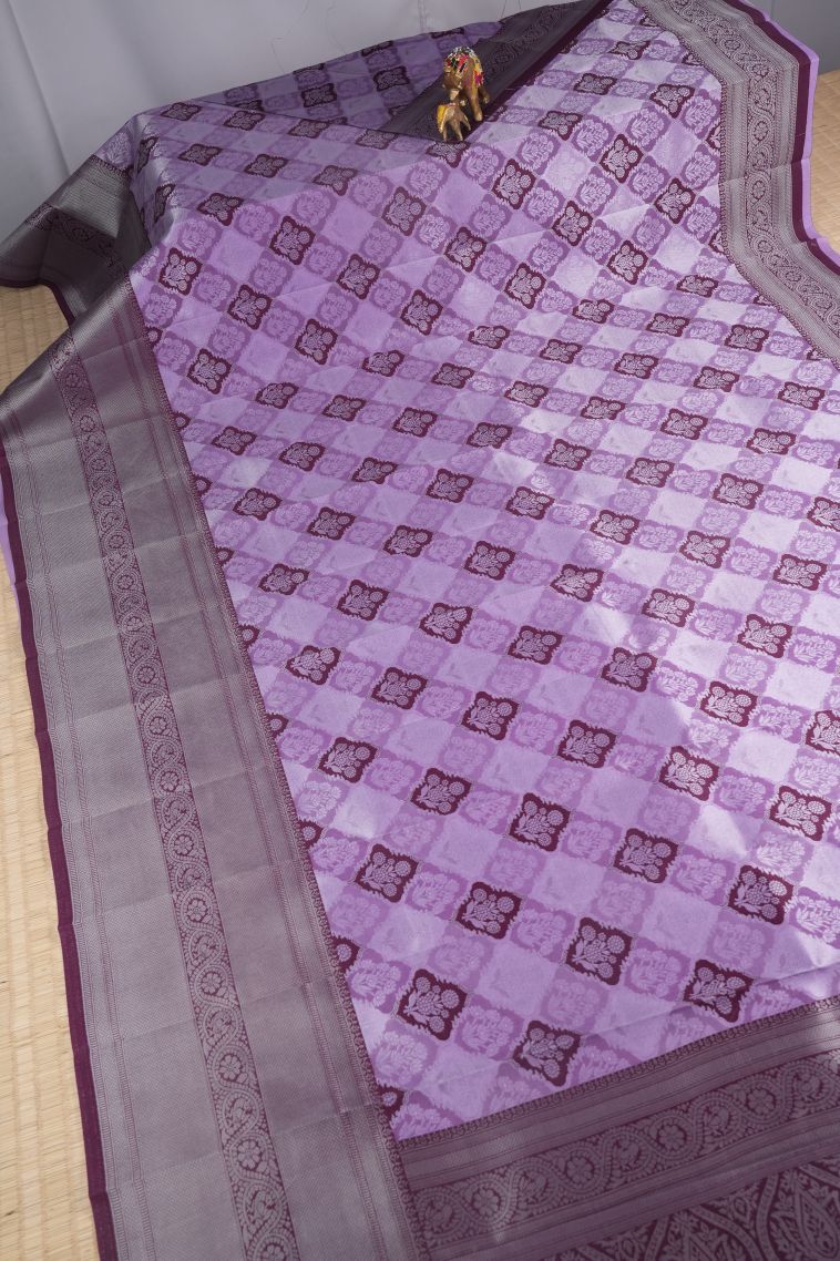 Lavender Purple Visiri Madippu Silk Sarees with Silver Zari Floral Patterns view 2