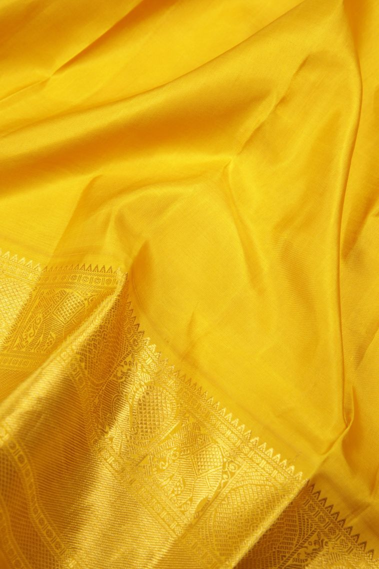 Bindi Red Kanchipuram Silk Sarees with Gold Zari Buttis (small Dots Or Motifs) view 3