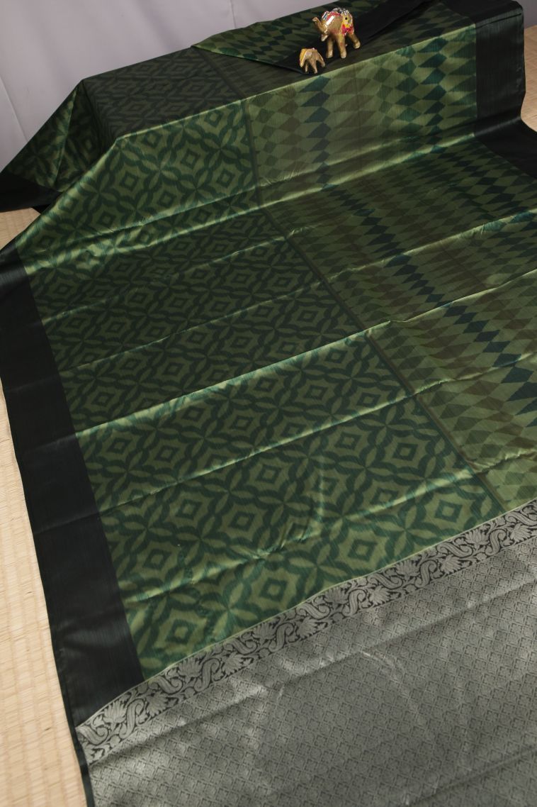 Moccon Green Soft Silk Sarees with Without Zari Zari Geometric Shapes view 2