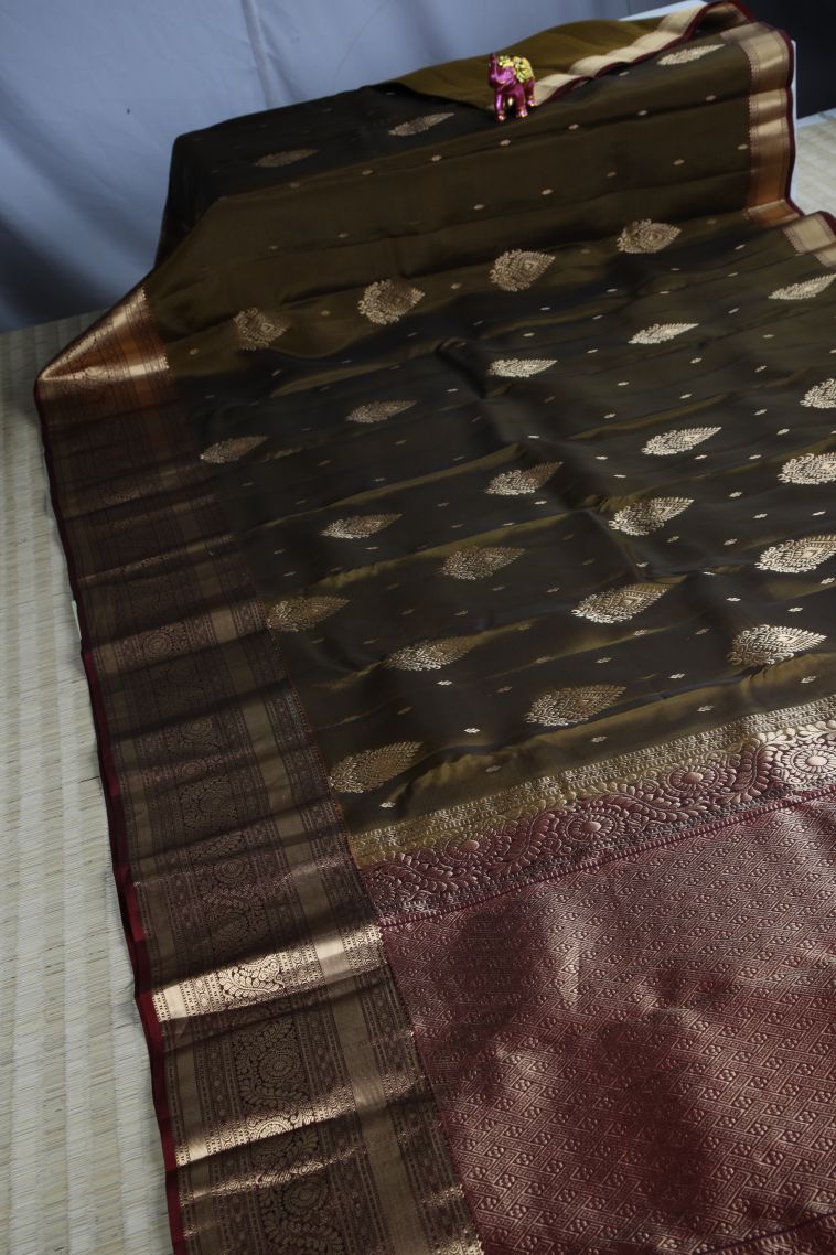 Juniper Green Soft Silk Saree with Gold Zari Floral Patterns view 2
