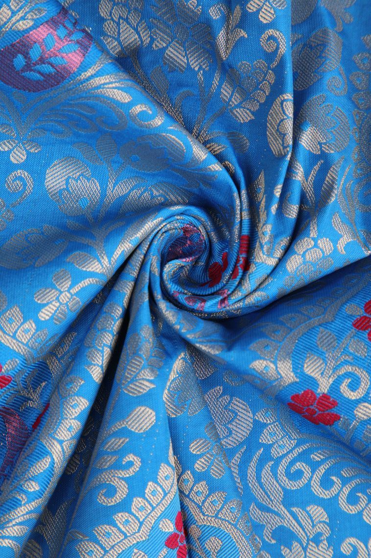 Cobalt Blue Visiri Madippu Silk Sarees with Silver Zari Manga view 4