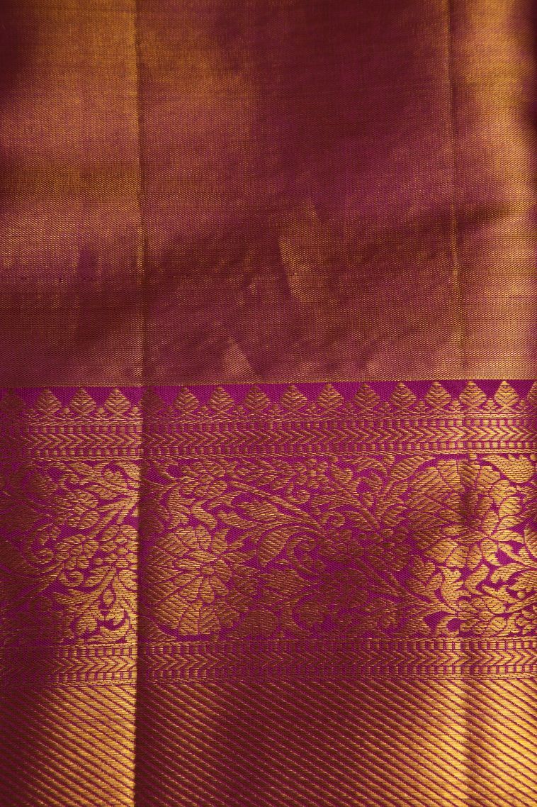 Pistachio Green Kanchipuram Silk Sarees with Gold Zari Geometric Shapes view 3