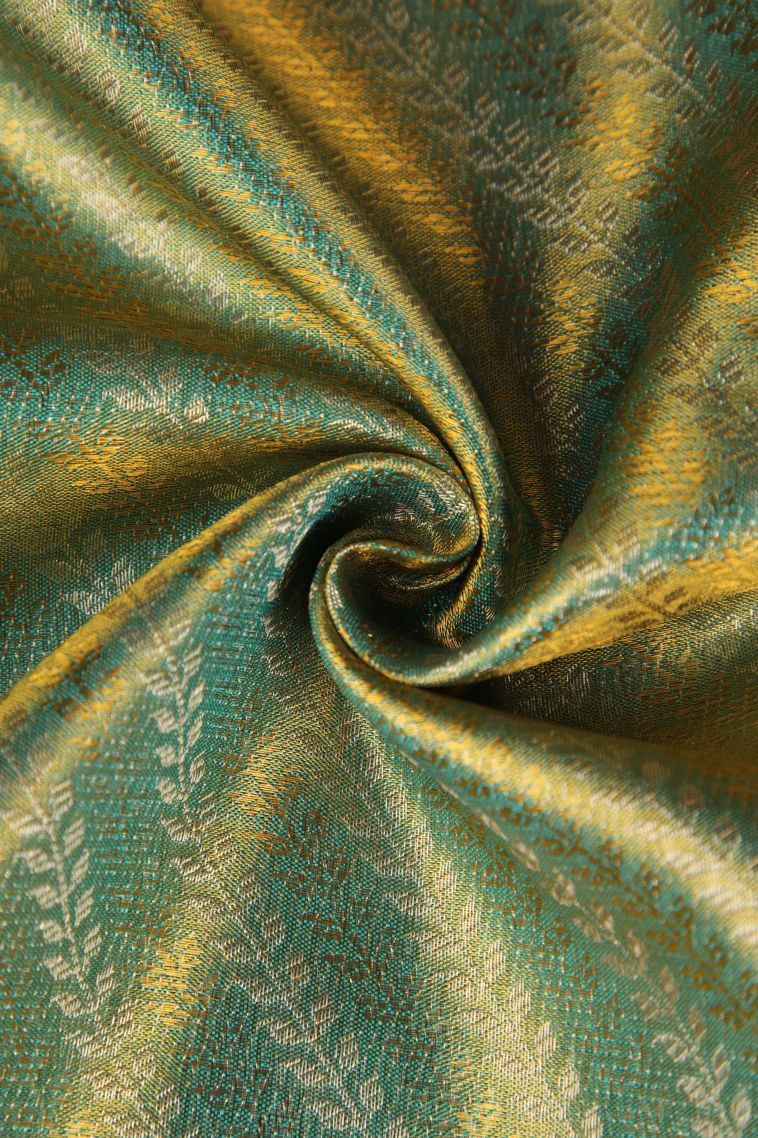 Pistachio Green Kanchipuram Silk Sarees with Gold Zari Geometric Shapes view 4