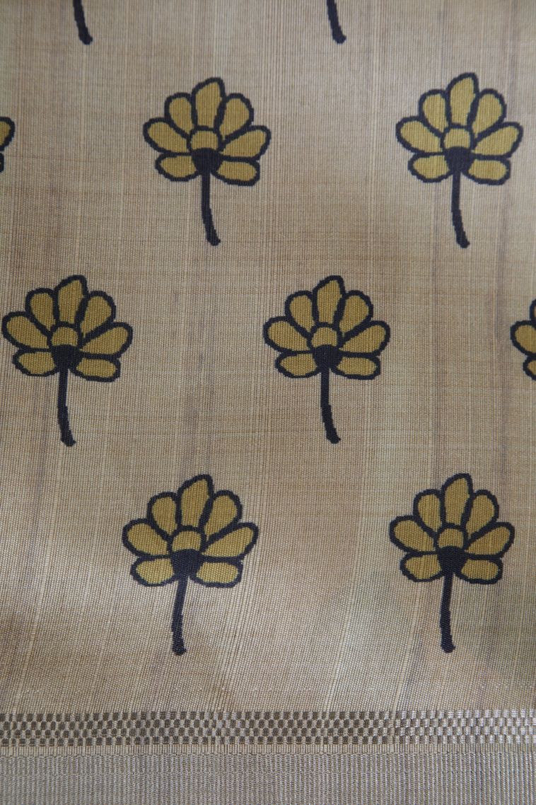 Pistachio Green Tussar Saree with Gold Zari Geometric Shapes view 3