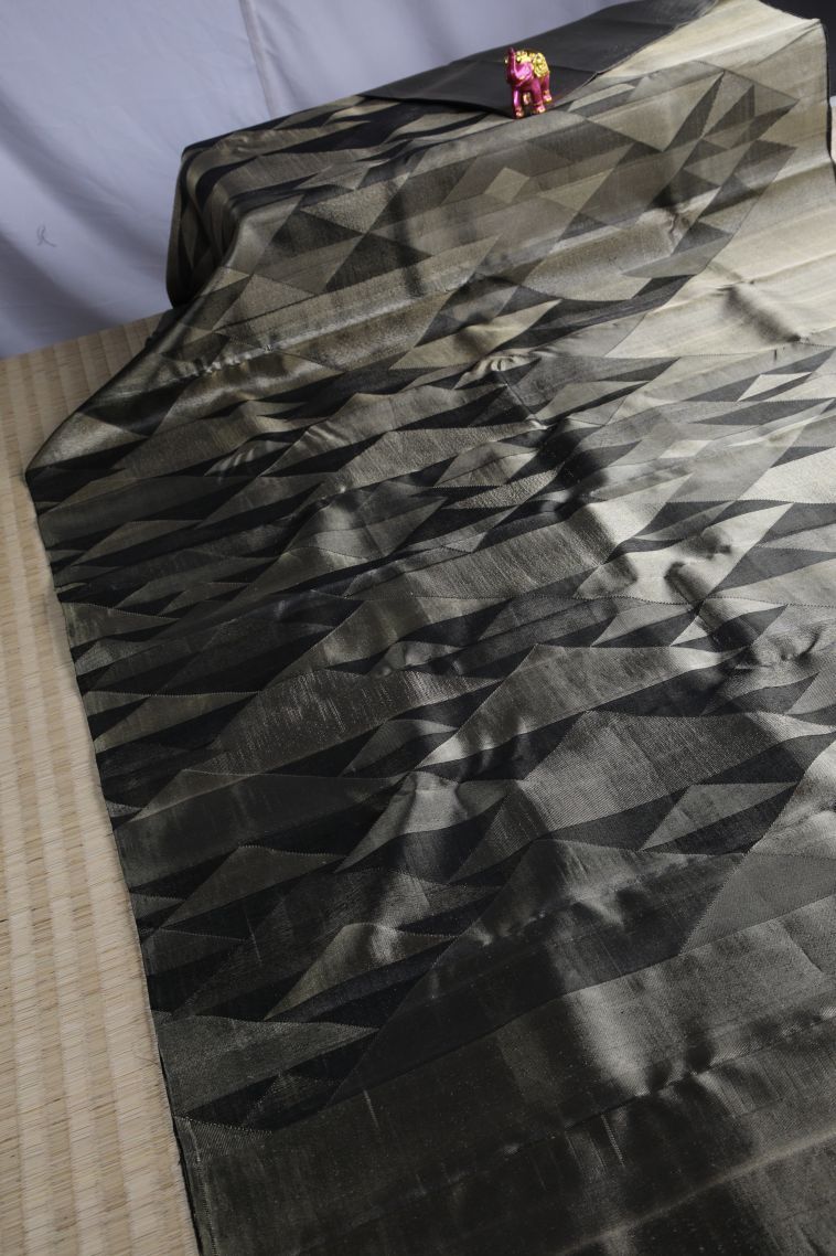 Eel Black Kanchipuram Silk Sarees with Gold Zari Geometric Shapes view 2