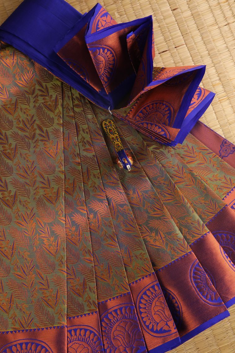 Paris Green Visiri Madippu Silk Sarees with Copper Zari Floral Patterns view 1